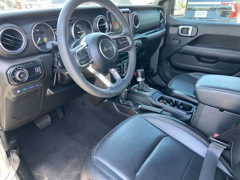 Used 2023 Jeep Wrangler Unlimited Sahara AWD/4WD image 6