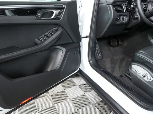New 2026 Porsche Macan image 12