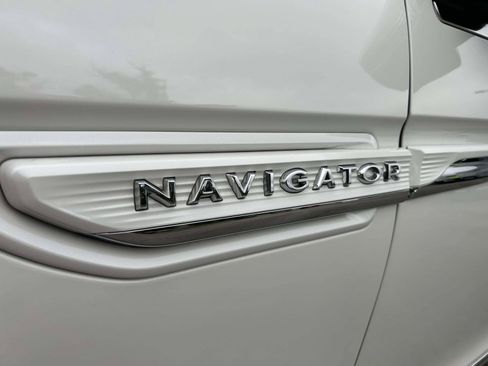 Certified 2023 Lincoln Navigator Reserve AWD/4WD image 13