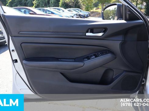 Used 2024 Nissan Altima 2.5 SV FWD image 14