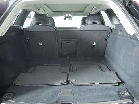 Used 2025 Volvo XC60 B5 Plus AWD/4WD image 17