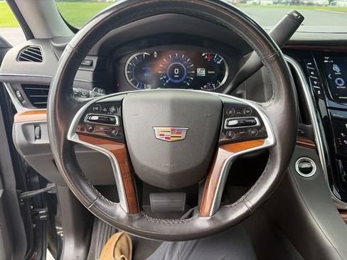 Used 2018 Cadillac Escalade Premium Luxury AWD/4WD image 14