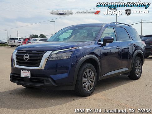 Used 2025 Nissan Pathfinder SV image 1