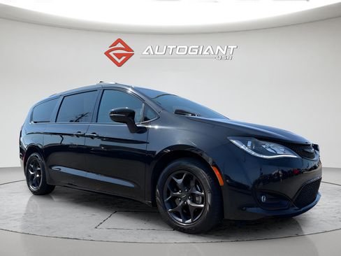 Used 2020 Chrysler Pacifica Limited FWD image 15