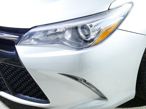 Used 2016 Toyota Camry SE image 16