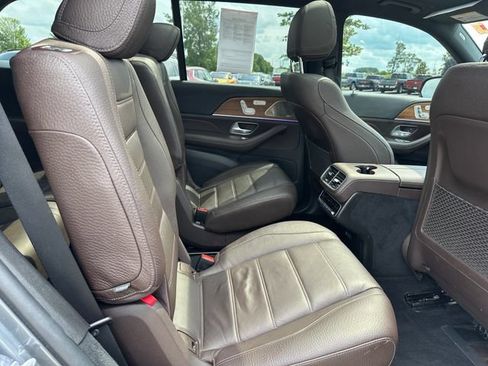 Used 2023 Mercedes-Benz GLS 450 4MATIC image 10
