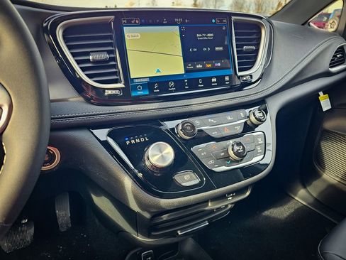 New 2026 Chrysler Pacifica Select image 19