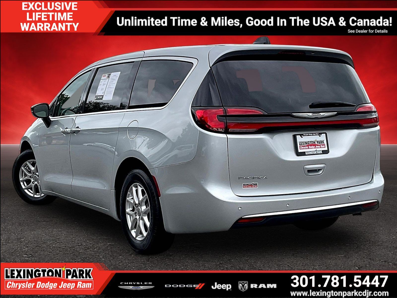 Used 2024 Chrysler Pacifica Touring-L FWD image 4