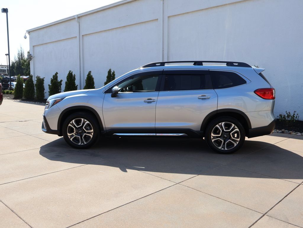 Used 2023 Subaru Ascent Limited w/ Technology Package AWD/4WD image 2