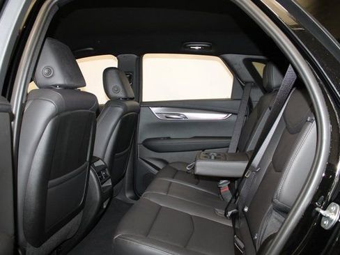 New 2025 Cadillac XT5 Luxury image 8