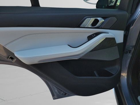 Used 2024 BMW X5 xDrive40i w/ Premium Package image 12