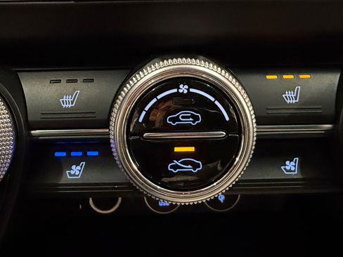 Used 2023 Genesis G70 2.0T w/ Sport Prestige Package image 27