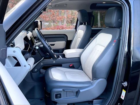 Used 2022 Land Rover Defender 90 X-Dynamic S image 8