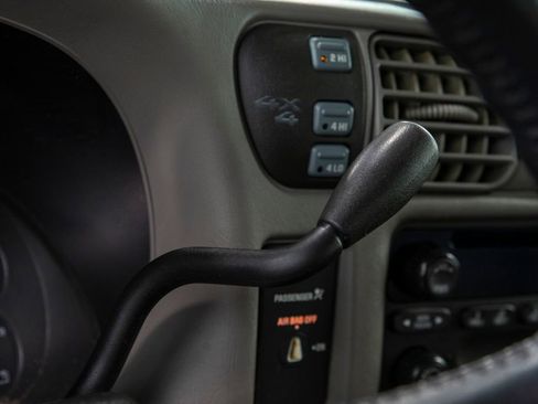 Used 2002 Chevrolet S10 Pickup LS w/ LS Preferred Equipment Group AWD/4WD image 21
