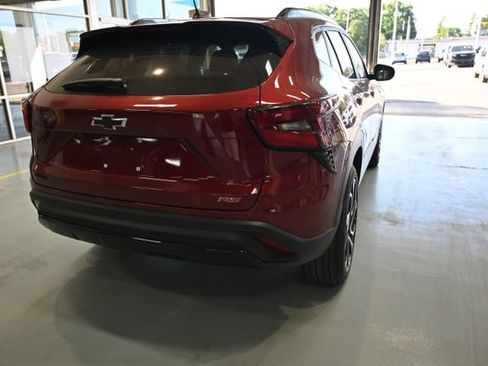 Used 2025 Chevrolet Trax RS FWD image 5