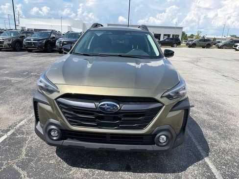 Certified 2025 Subaru Outback Premium AWD/4WD image 4
