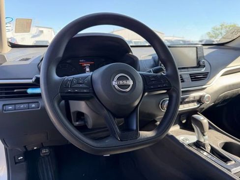 Used 2024 Nissan Altima 2.5 S image 12