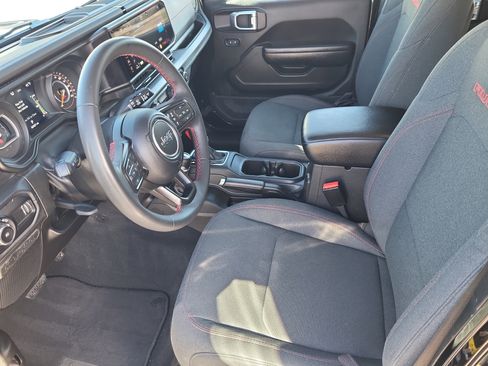 Used 2024 Jeep Wrangler Rubicon image 21