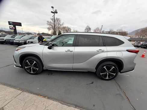 Used 2022 Toyota Highlander XSE image 7