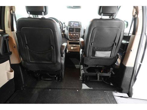Used 2019 Dodge Grand Caravan SXT FWD image 20
