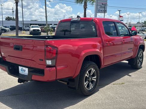 Used 2019 Toyota Tacoma TRD Sport AWD/4WD image 6