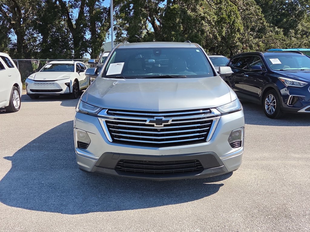 Used 2023 Chevrolet Traverse Premier FWD image 2