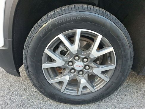 Used 2023 GMC Acadia SLE w/ Driver Convenience Package image 8