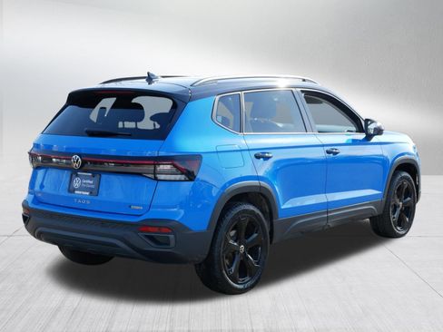 Certified 2025 Volkswagen Taos SE AWD/4WD image 7