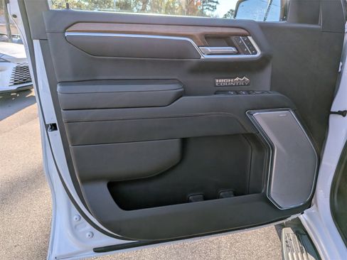 Used 2023 Chevrolet Silverado 1500 High Country image 12