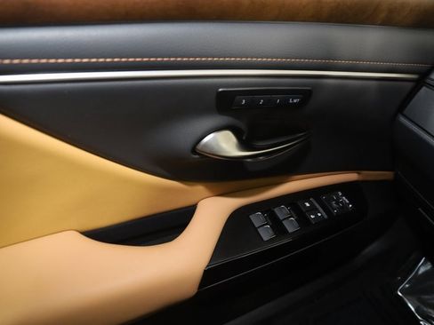 Used 2025 Lexus ES 300h F Sport w/ Accessory Package (Z1) image 32