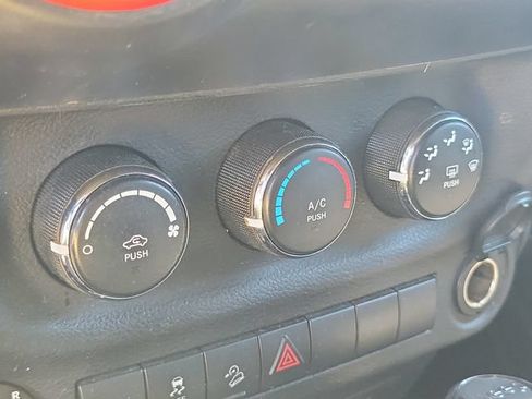 Used 2012 Jeep Wrangler Unlimited Sport AWD/4WD image 15