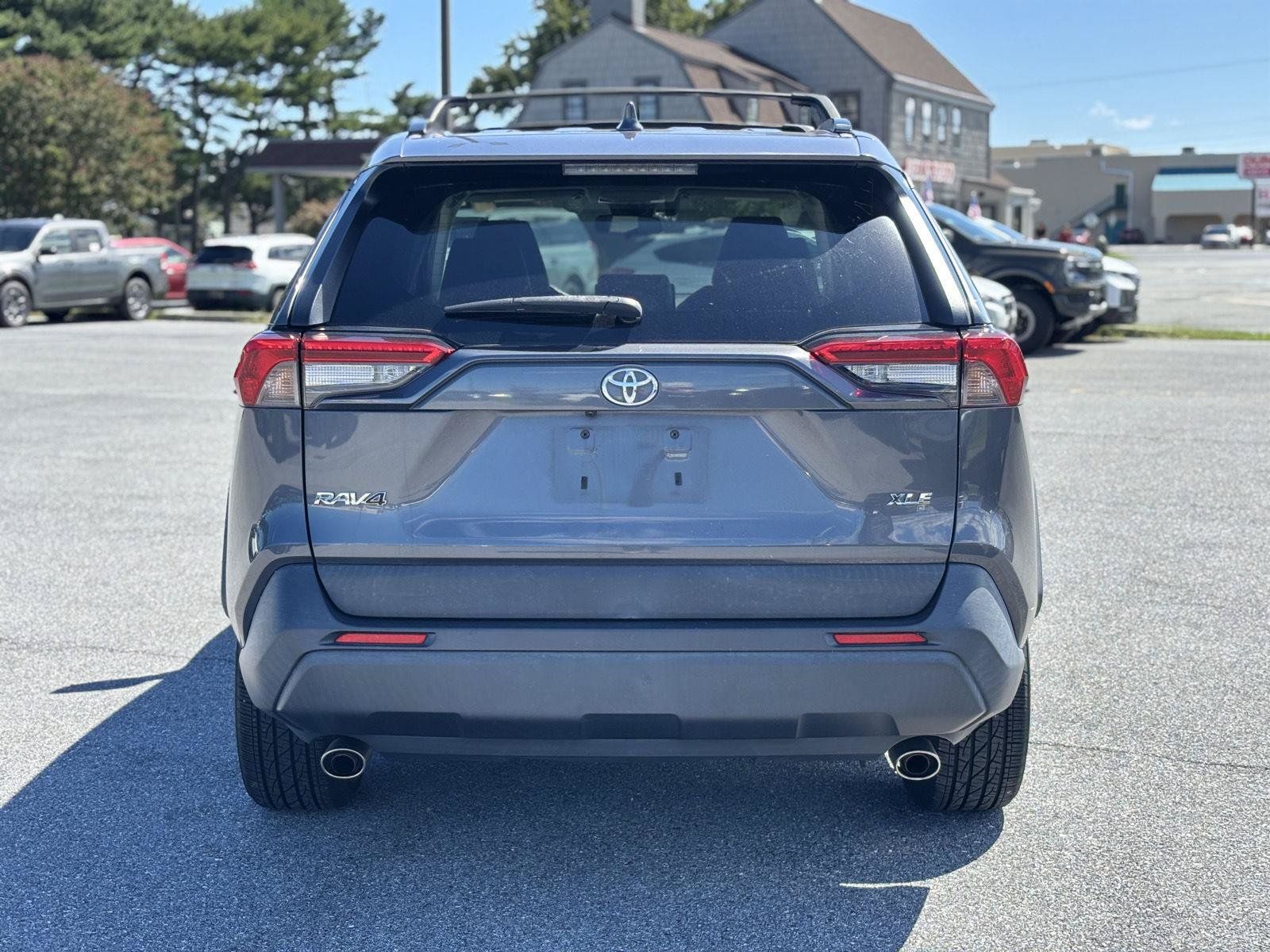Used 2020 Toyota RAV4 XLE Premium FWD image 8
