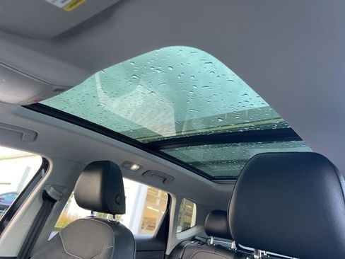 Certified 2025 Volkswagen Taos SE image 23