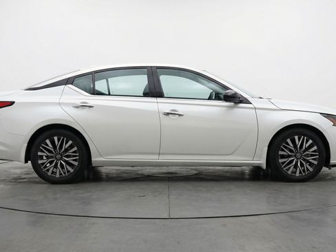 Used 2025 Nissan Altima 2.5 SV image 11