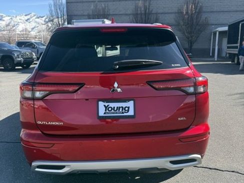 Used 2024 Mitsubishi Outlander SEL image 3