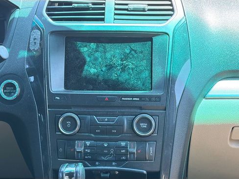 Used 2016 Ford Explorer XLT w/ Equipment Group 202A FWD image 13
