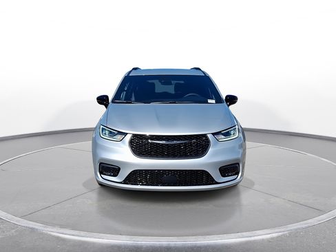 New 2026 Chrysler Pacifica Select w/ S Appearance Package FWD image 3