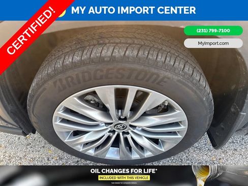 Certified 2025 Toyota Highlander Platinum AWD/4WD image 9