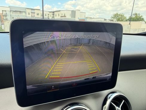Used 2019 Mercedes-Benz GLA 250 4MATIC image 16
