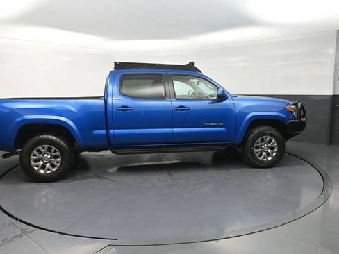 Used 2018 Toyota Tacoma SR5 AWD/4WD image 9