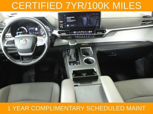 Used 2025 Toyota Sienna XLE FWD image 15