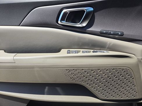 New 2026 Kia Carnival EX FWD image 18