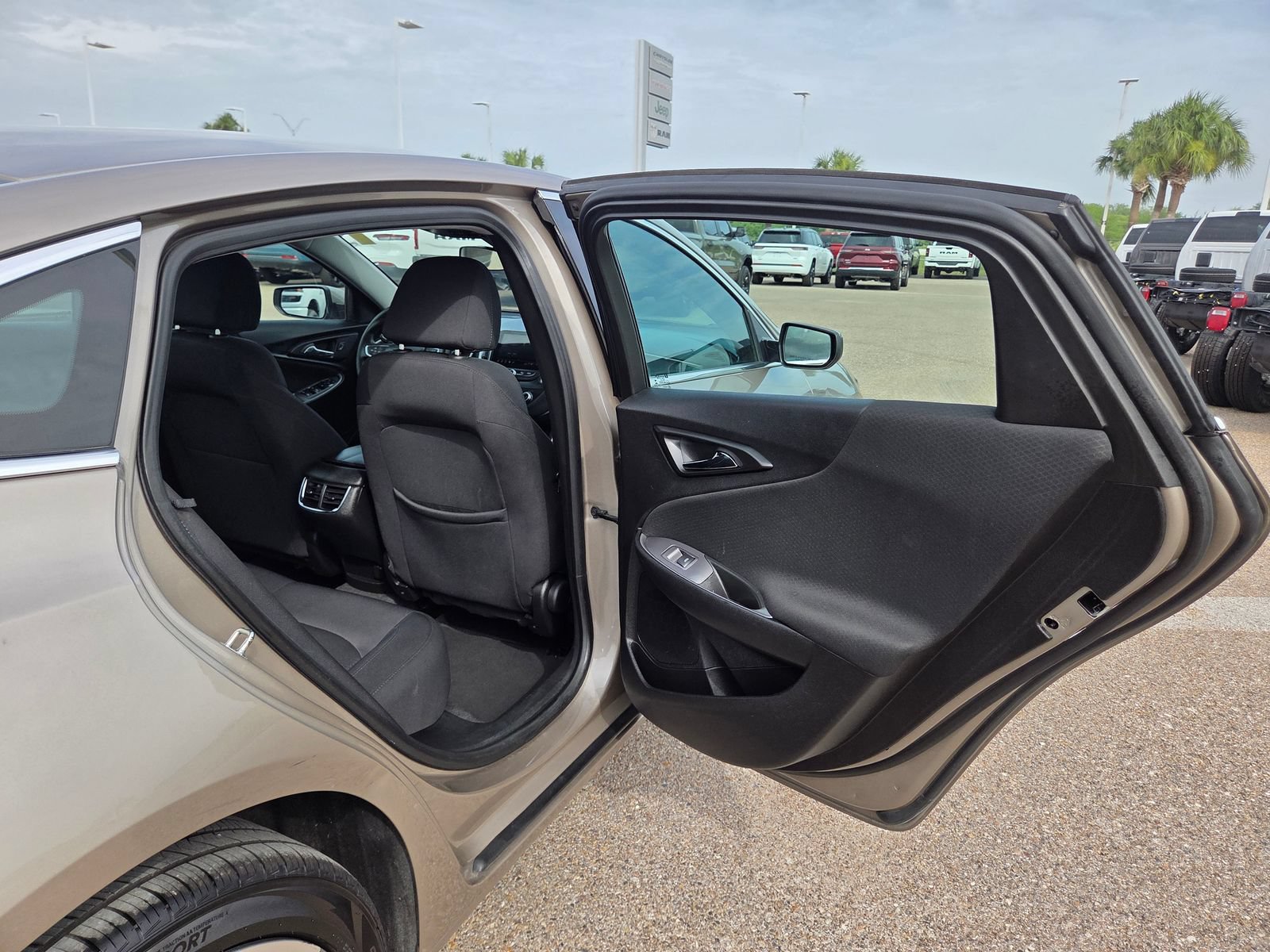Used 2024 Chevrolet Malibu LT FWD image 16