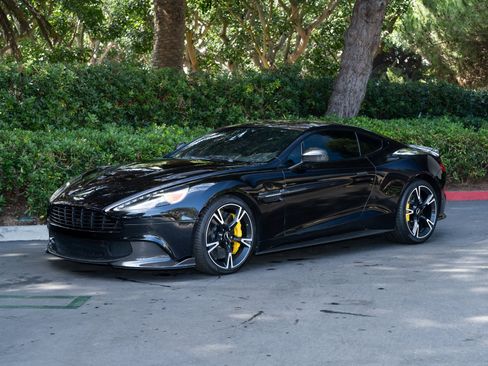 Used 2018 Aston Martin Vanquish S image 25