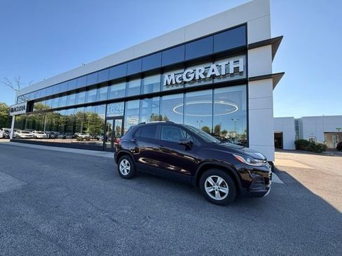 Used 2022 Chevrolet Trax LT w/ LT Convenience Package AWD/4WD image 1