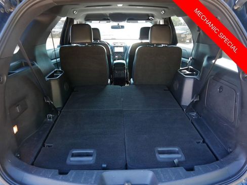 Used 2017 Ford Explorer XLT w/ Equipment Group 202A AWD/4WD image 9
