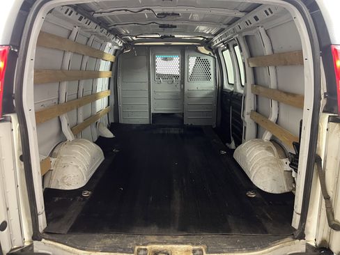 Used 2016 GMC Savana 2500 image 23