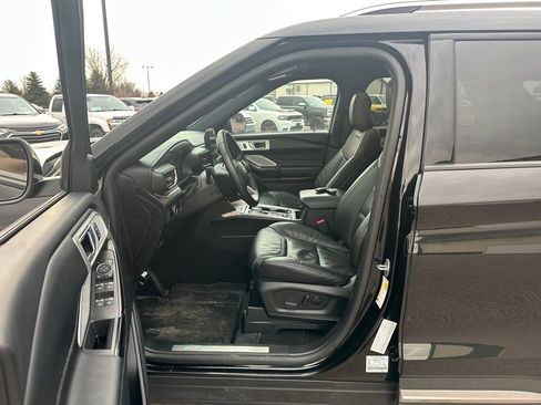 Used 2024 Ford Explorer Platinum w/ Technology Package image 10