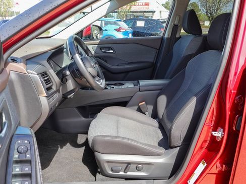 Used 2023 Nissan Rogue SV image 7