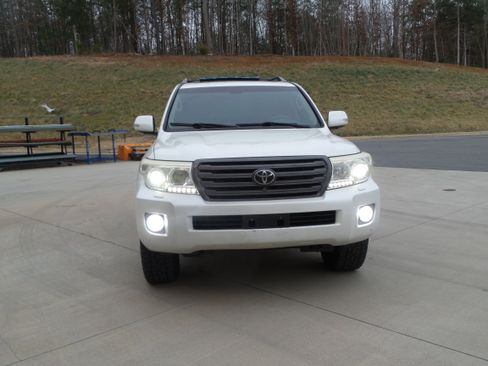 Used 2013 Toyota Land Cruiser image 40